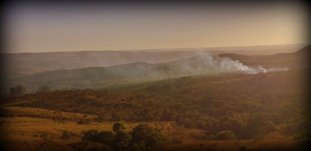 after two virtually rainless month (except for 2mm once) the fires of the cerrado (savanna) are to be expected